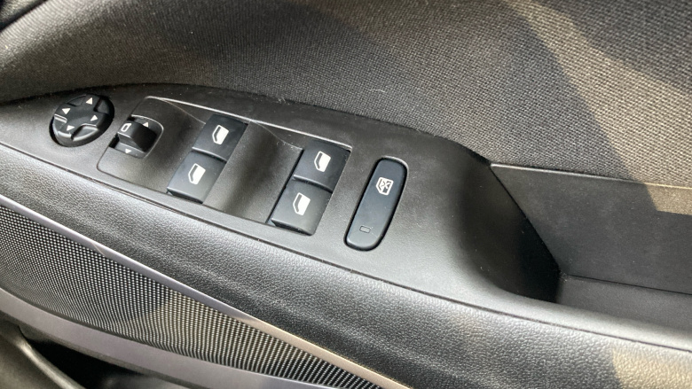 Vauxhall Crossland 1.2 Design 5dr Petrol Hatchback